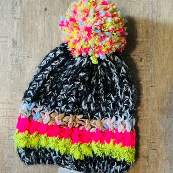 🆕NWT and NWOT- MIX & MATCH SCARF AND HAT. Never worn. Selling a bundle 💕💕 - Picture 3 of 4